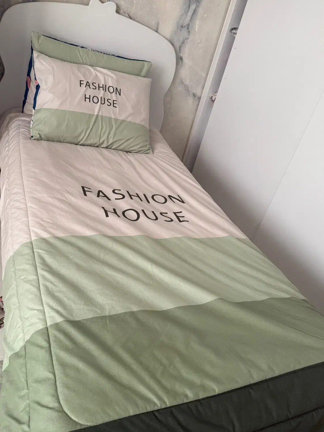 تخت و کمد و میزتحریر کتابخانه|تخت و سرویس خواب|ساوه, |دیوار