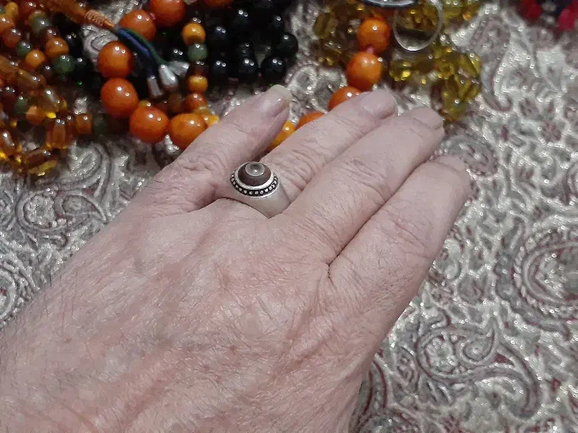 انگشتر باباقوری|بدلیجات|پاکدشت, پارچین|دیوار