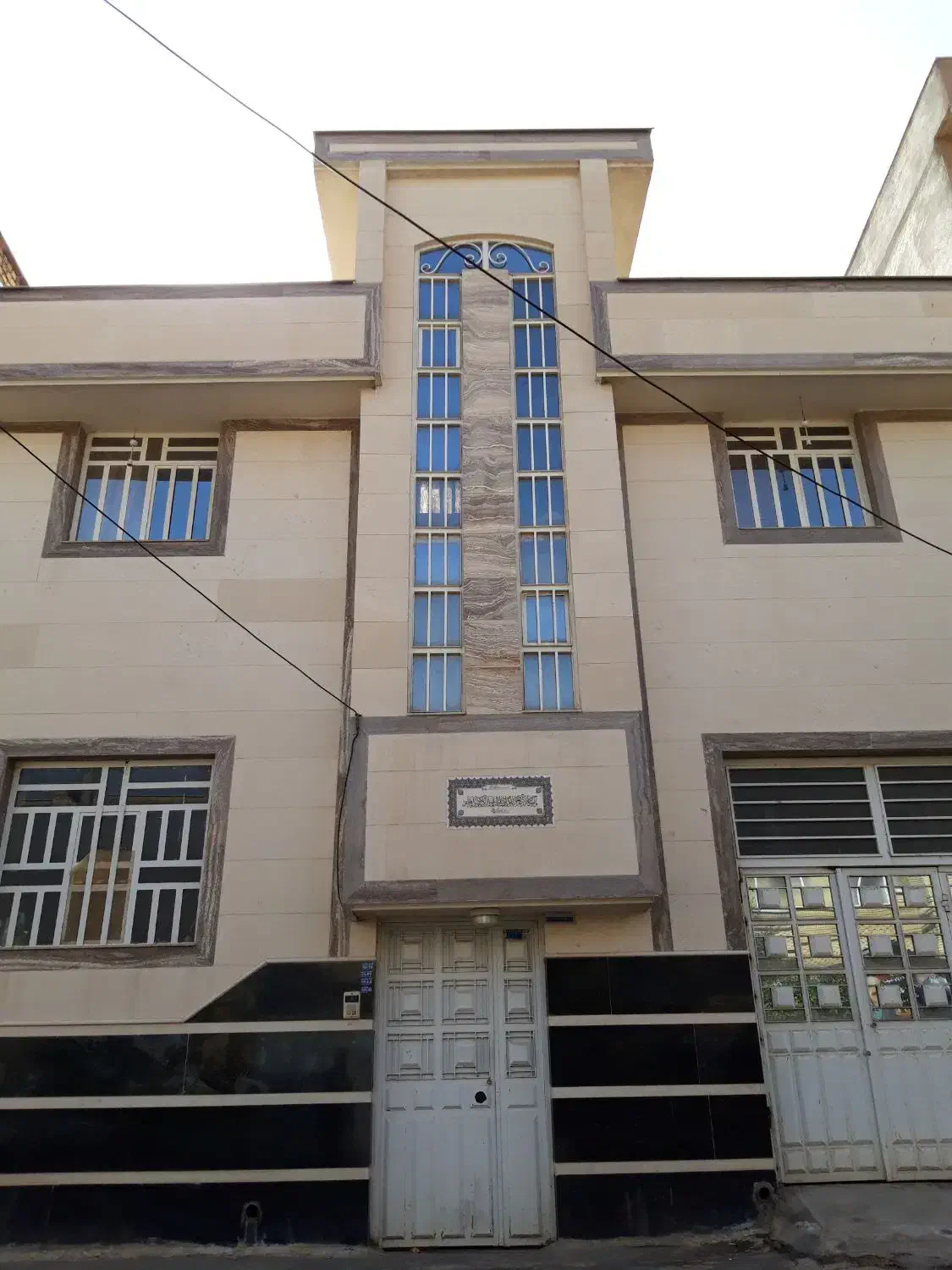 دو طبقه و ۲ واحدی بزرگ کاملاً مستقل و مجزا|فروش خانه و ویلا|شیراز, شهرک مطهری|دیوار