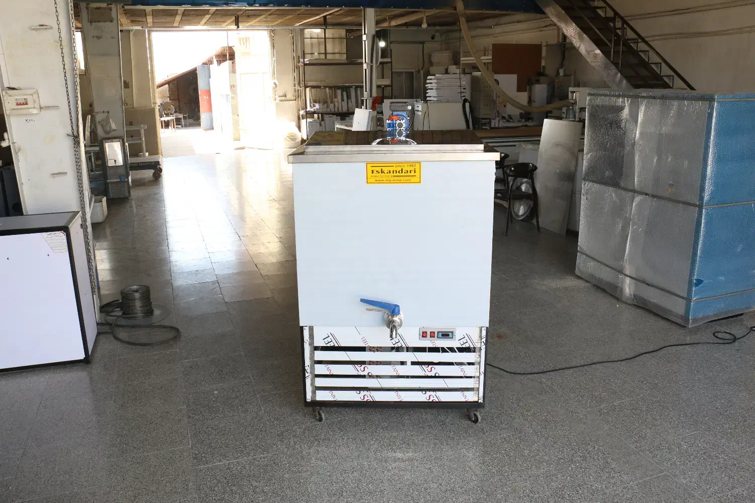 شیرسردکن لبنیاتی دامداری شیر سردکن سرد کن 500لیتر|فروشگاه و مغازه|ایلام, |دیوار