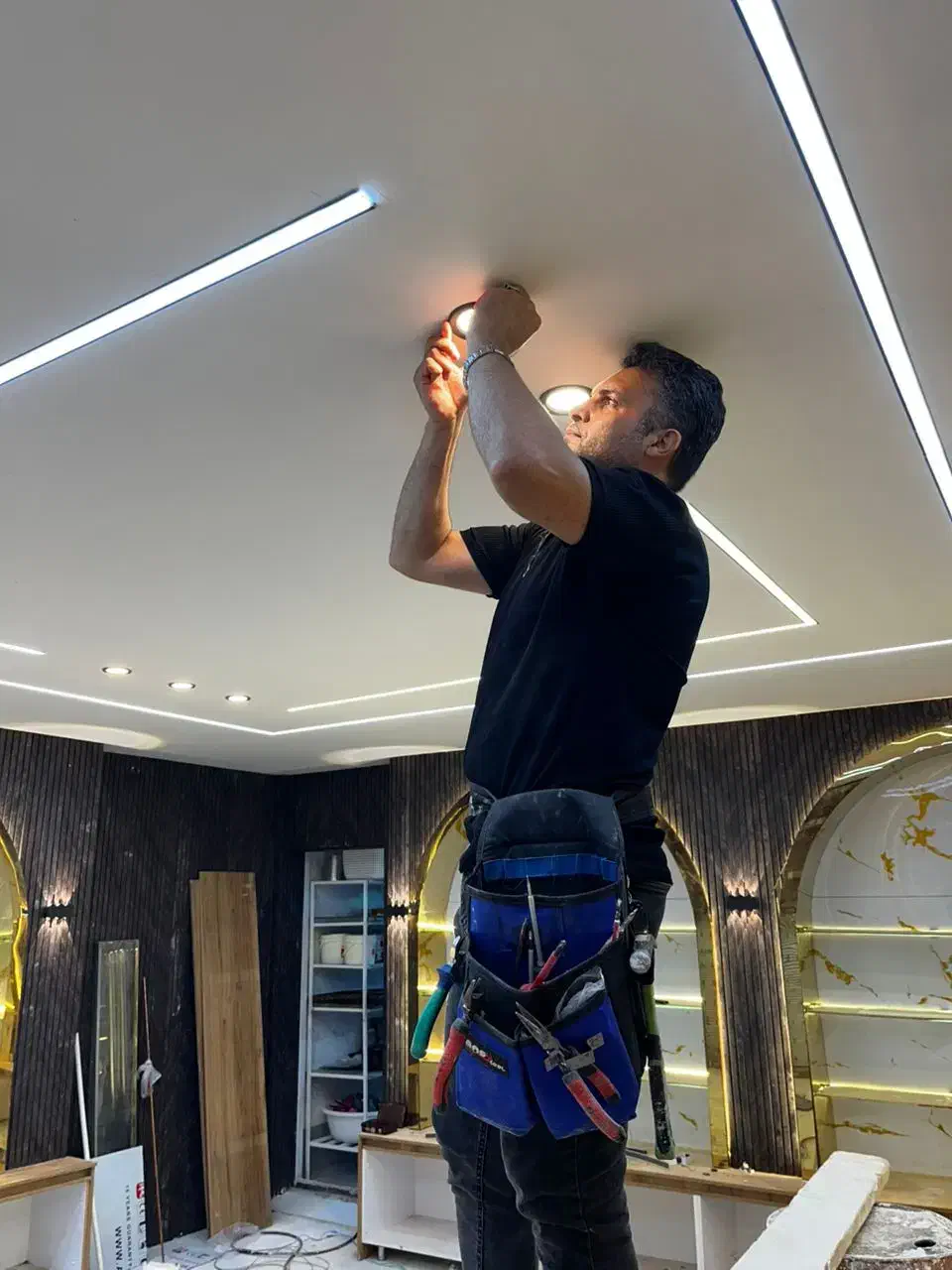 برقکاری ساختمان و خرده کاری وبرق صنعتی رشت و حومه|خدمات پیشه و مهارت|رشت, معلم|دیوار