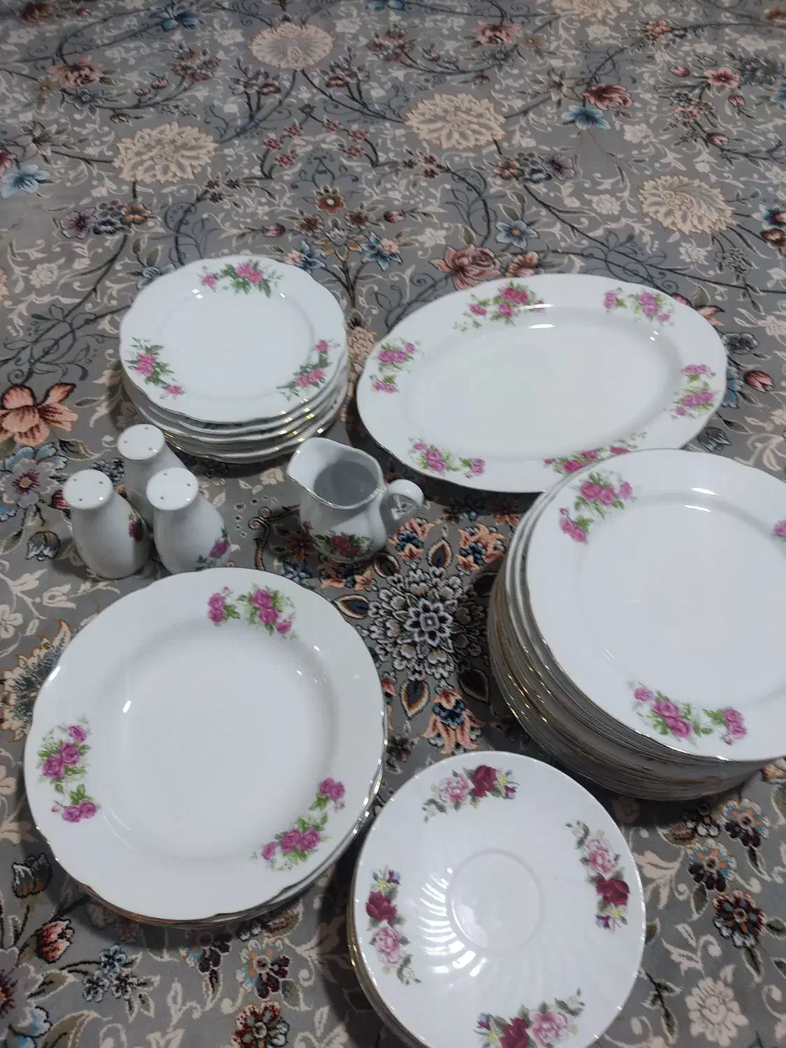 ظروف چینی گل سرخی|ظروف سرو و پذیرایی|ساوه, |دیوار