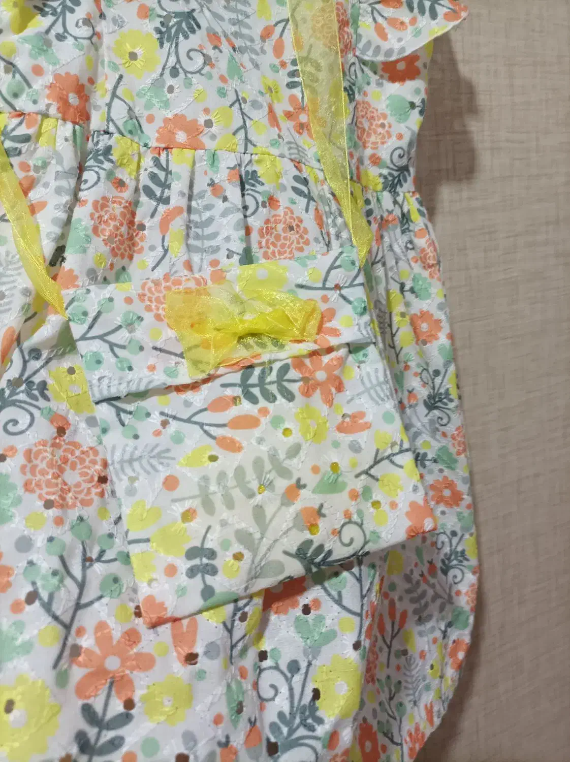 دون مجلسی خامه دوزی|کفش و لباس بچه|تبریز, |دیوار