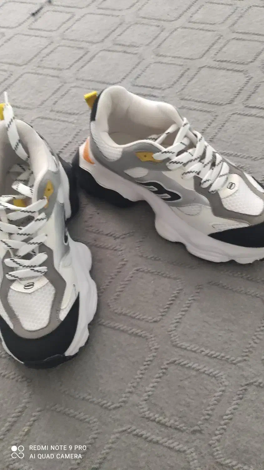 کتونی|کیف، کفش، کمربند|خورموج, |دیوار