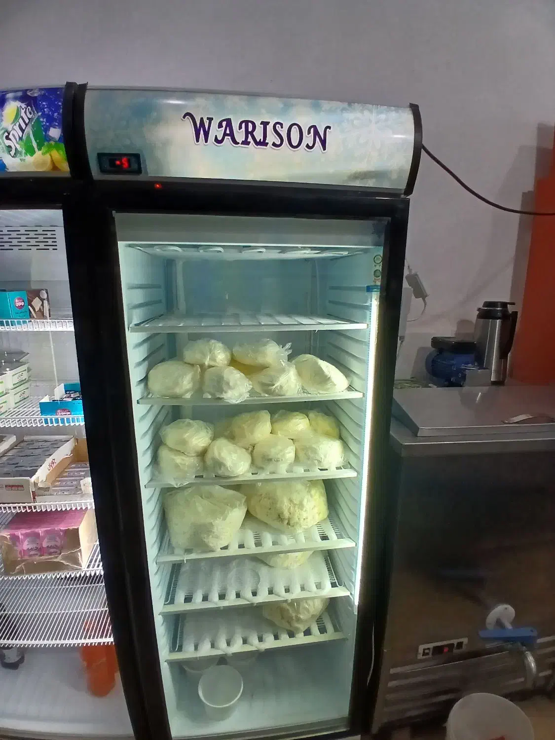 یخچال شیر ۲۰۰ لیتری یخچال فریزر ۱عدد یخچال ۳عدد|فروشگاه و مغازه|اردبیل, |دیوار