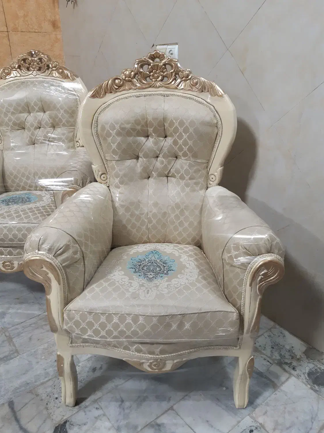 مبل استیل ۷نفره بهمراه جلومبلی درحد نو|مبلمان خانگی و میز عسلی|مشکیندشت, |دیوار