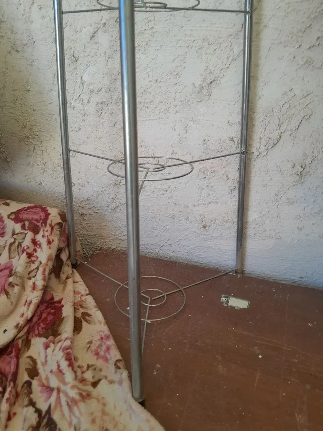 پایه قابلمه|آب‌چکان و نظم‌دهنده ظروف|تربت‌حیدریه, اندیشه|دیوار