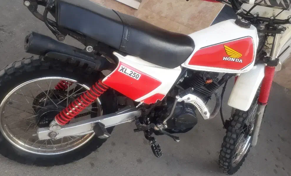 تریل اکسل ۲۰۰|موتورسیکلت|سبزوار, چهارراه فرودگاه|دیوار