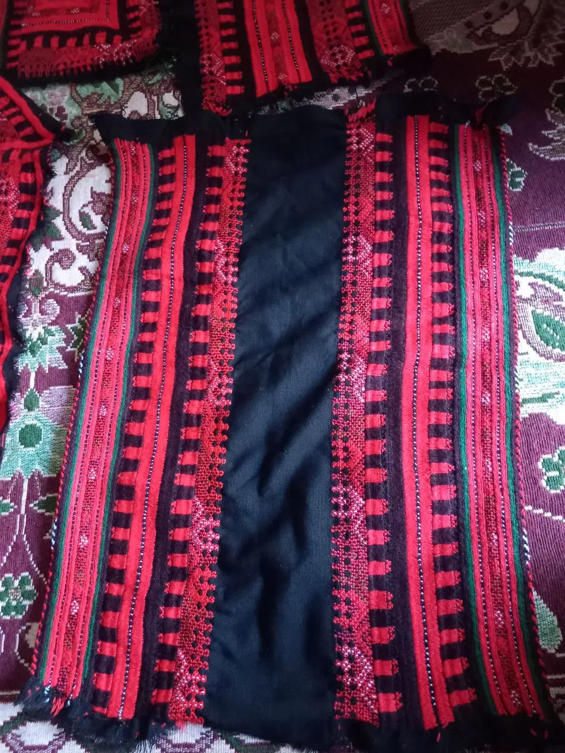 زی آستین|لباس|میرجاوه, |دیوار