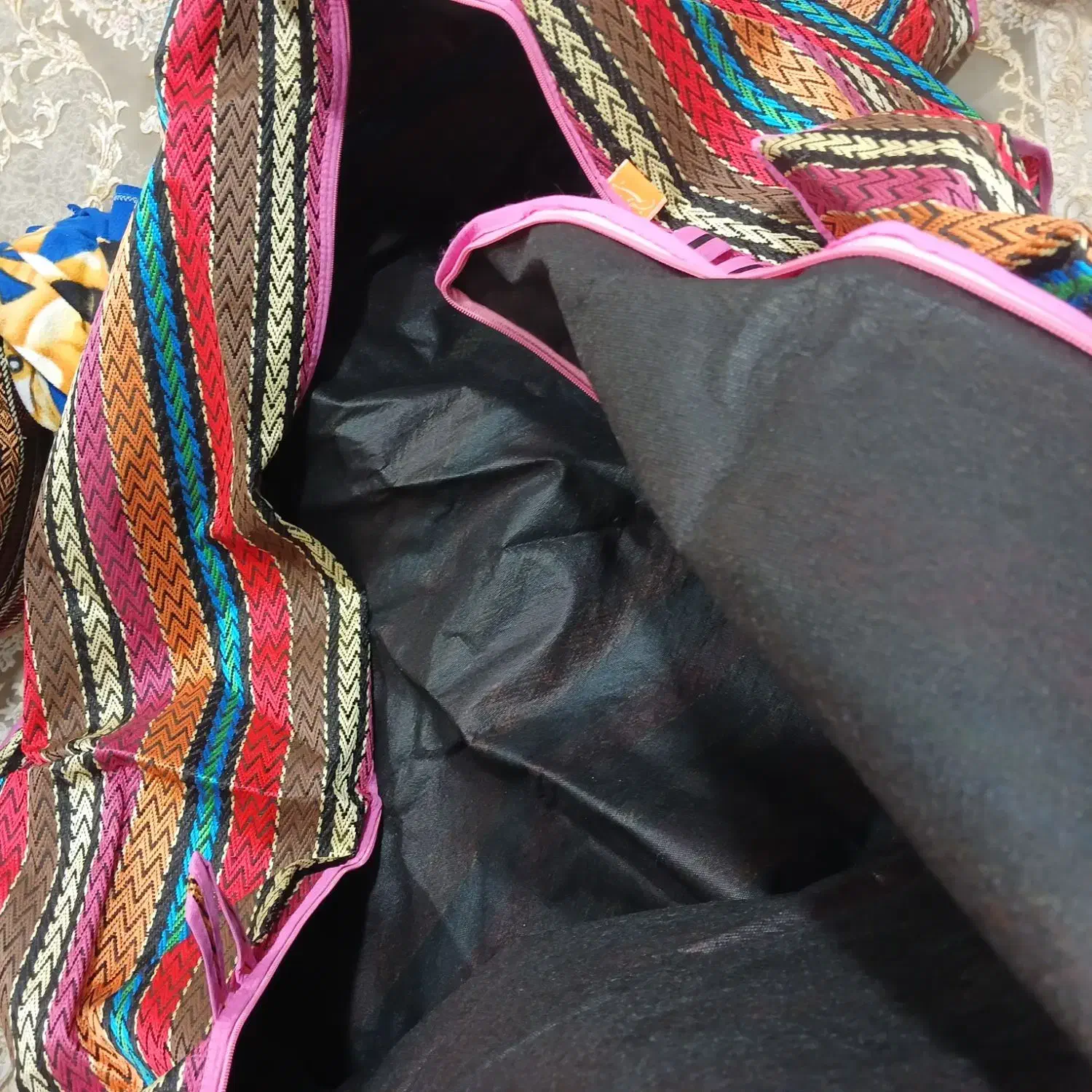 کیف بزرگ لحاف تشک|رختخواب، بالش، پتو|ارومیه, |دیوار