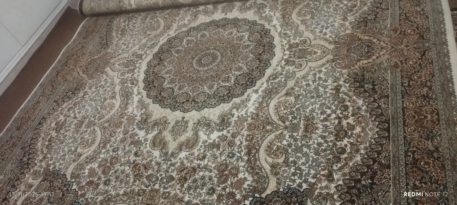 فروش فرش 9متری نگین مشهد 700شانه|فرش|بروجرد, |دیوار