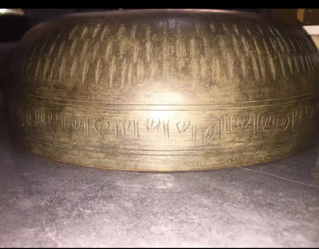 کاسه وسینی خط دار|کلکسیون اشیاء عتیقه|شیراز, قدوسی غربی|دیوار