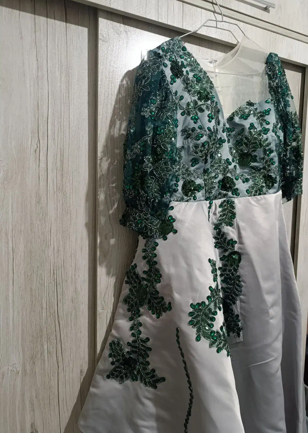 لباس مجلسی|لباس|بومهن, |دیوار