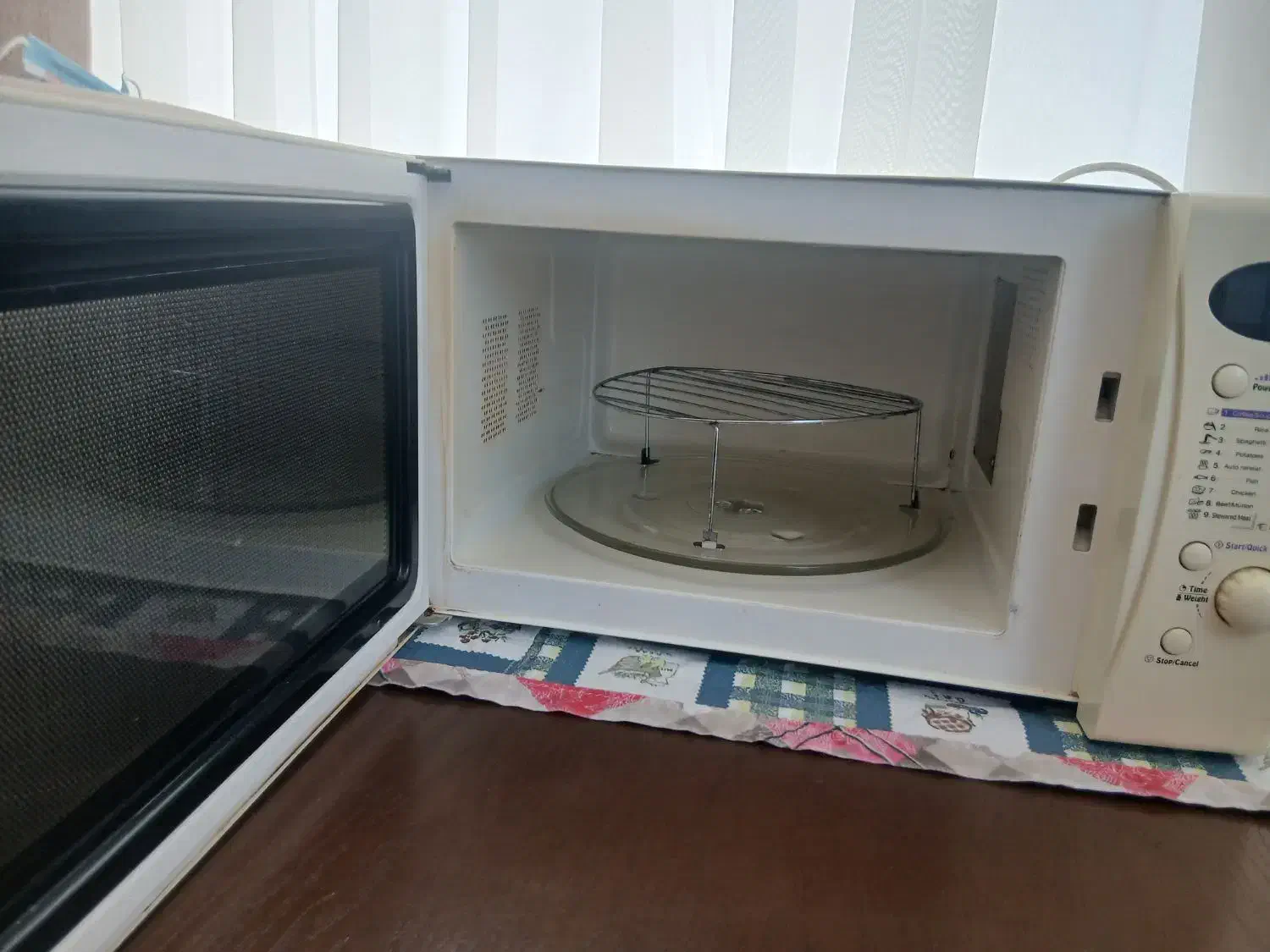 مایکروفر مارک سانی سالم به شرط ۵ میلیون|اجاق گاز و لوازم برقی پخت‌وپز|ایلام, |دیوار