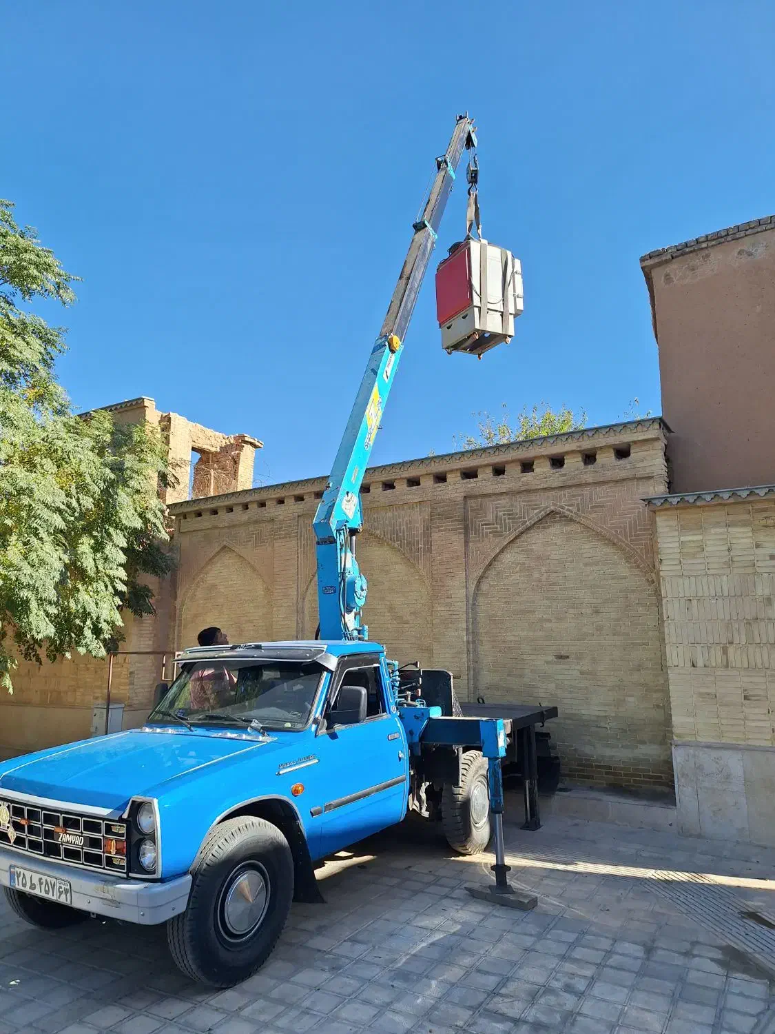 جرثقیل ۳تن خاور و۲تن نیسانی جهت کار.دکل بلند|خدمات حمل و نقل|شیراز, احمدآباد|دیوار