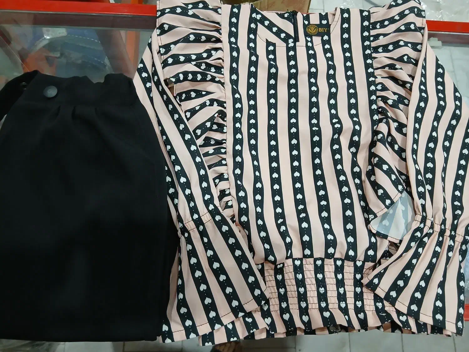 لباس نو|لباس|قم, ولیعصر|دیوار