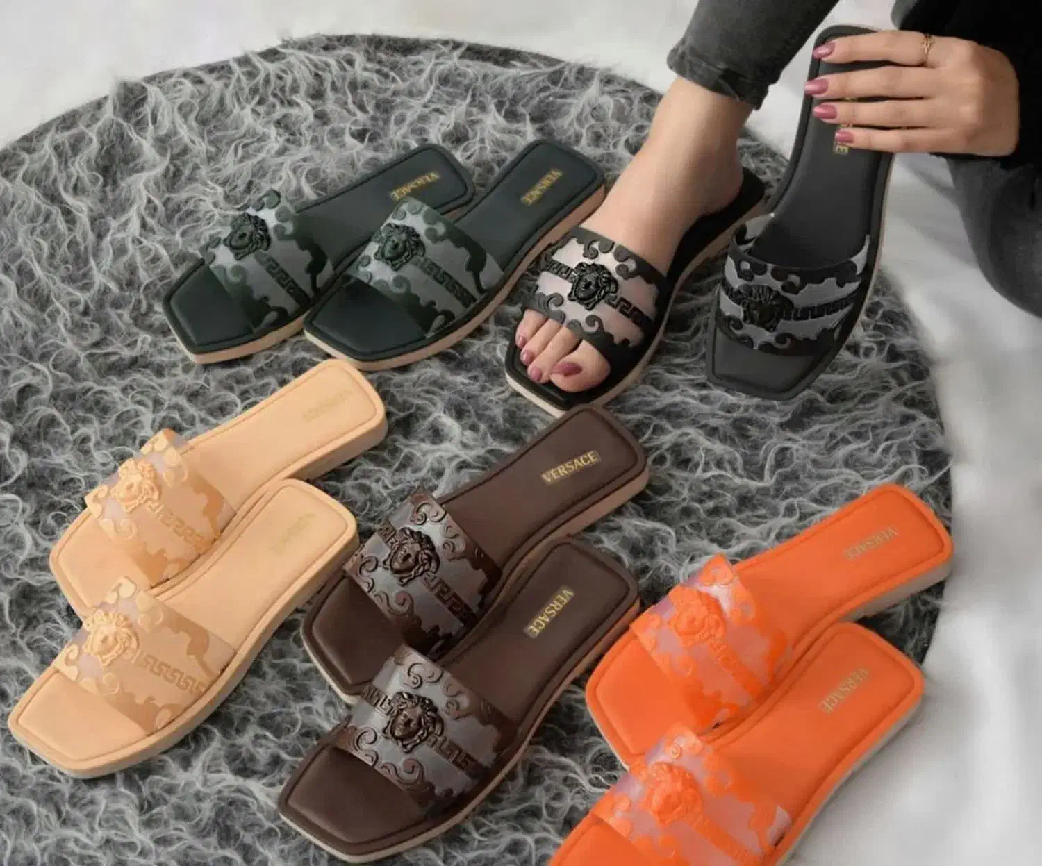 دمپایی|کیف، کفش، کمربند|میبد, |دیوار