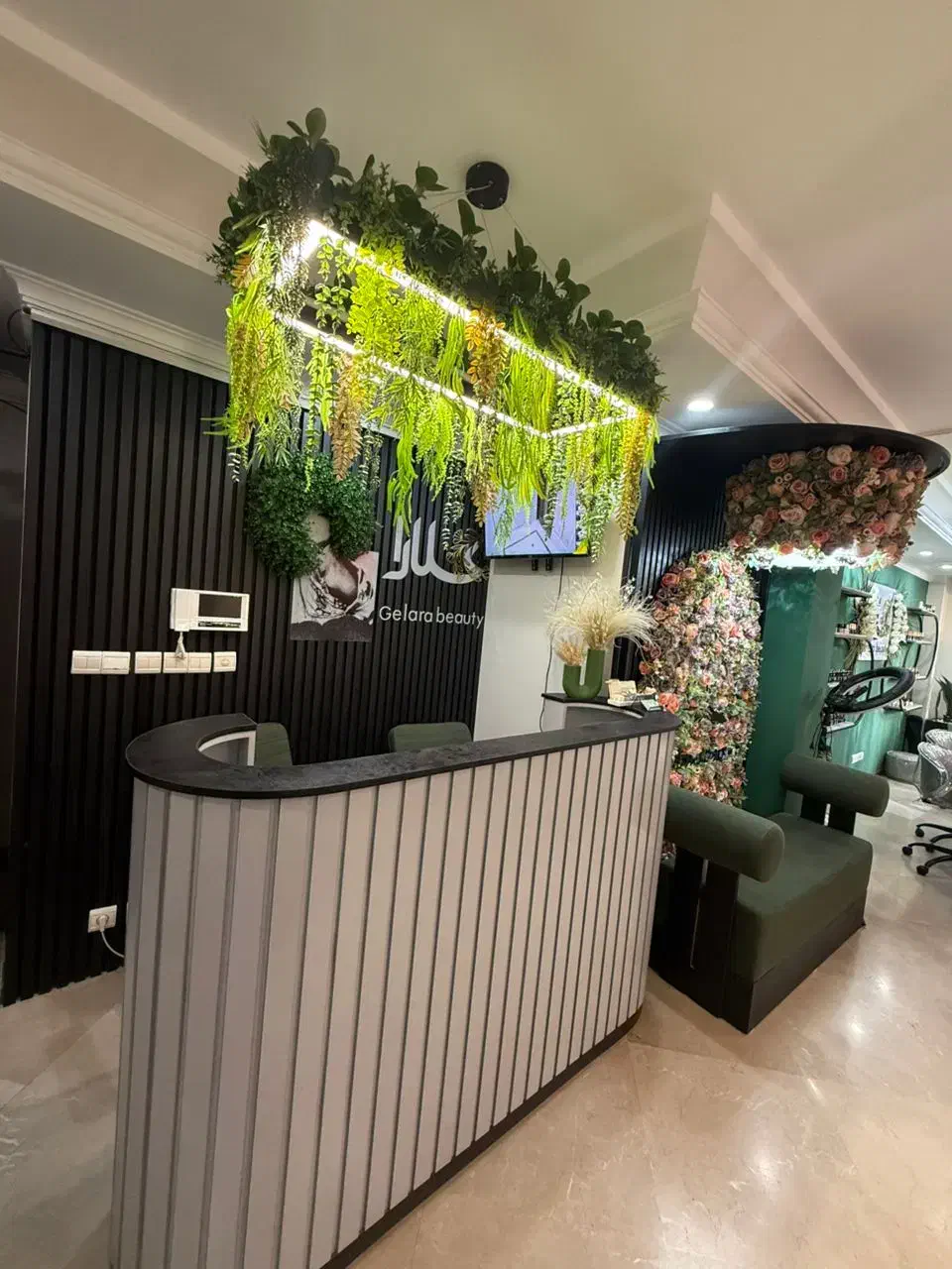 وسایل کامل سالن زیبایی|آرایشگاه و سالن‌های زیبایی|بجنورد, |دیوار