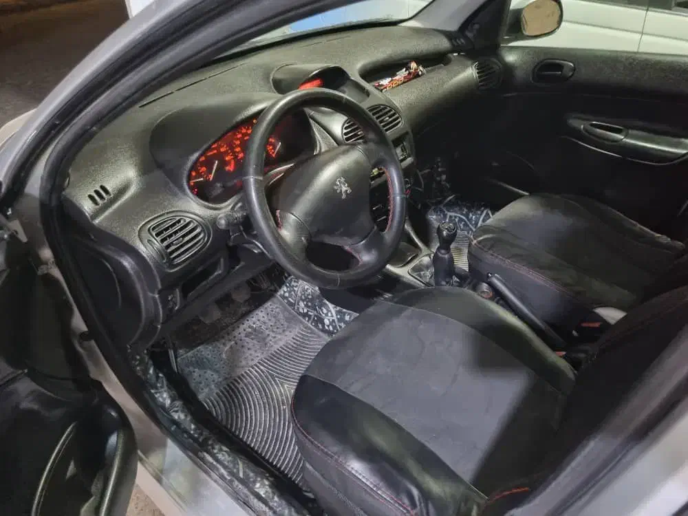 ۲۰۶ فرانسوی ۸۲|خودرو سواری و وانت|شاهین‌شهر, ۹ دی|دیوار