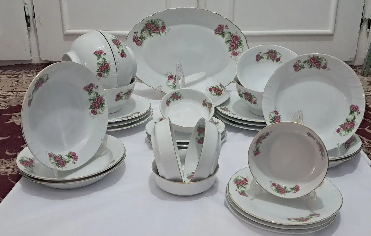 سرویس گل سرخی قدیمی|ظروف سرو و پذیرایی|مشهد, شهید آوینی|دیوار