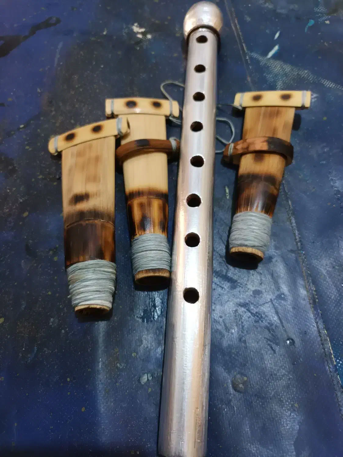 قمیش چوزله.بالابان.|سازهای بادی|ایلام, |دیوار