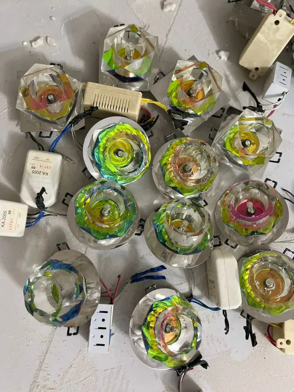 لامپ هالوژن و لوستر آویزی|لامپ و چراغ|کردکوی, |دیوار