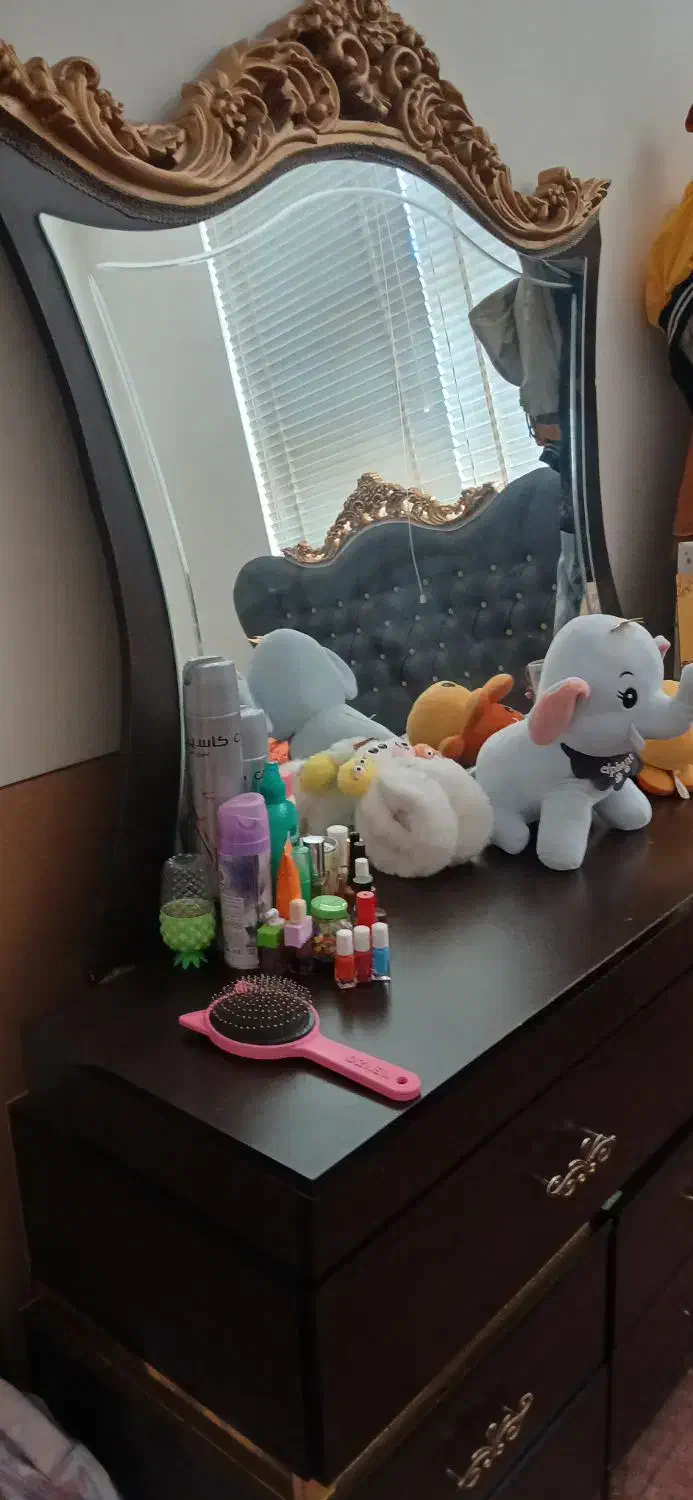 تختخواب و میز آرایش در حد نو|تخت و سرویس خواب|کازرون, |دیوار