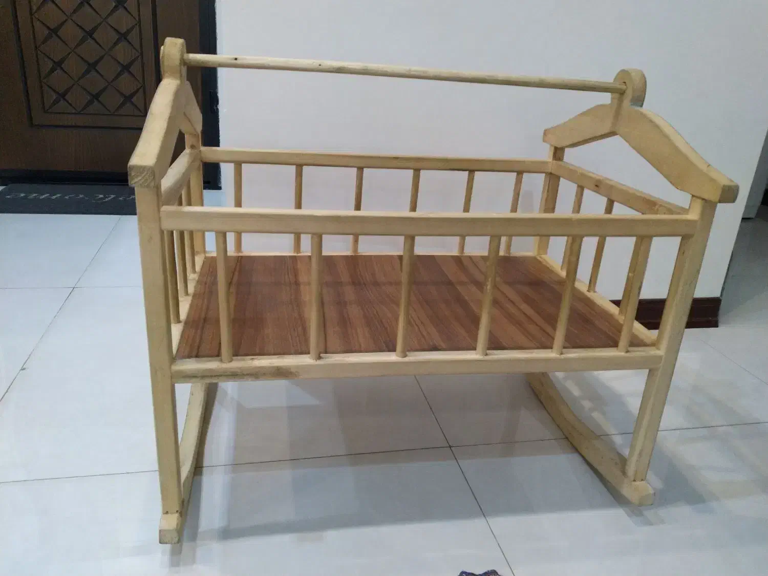 گهواره چوبی(چوب گردو)|اسباب و اثاث بچه|پردیس, فاز ۸|دیوار