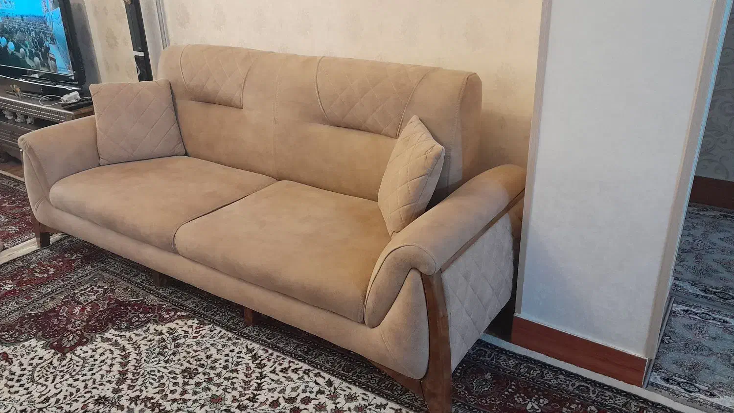 فروش مبل راحتی نیم ست و یک عدد بوفه|مبلمان خانگی و میز عسلی|مراغه, |دیوار