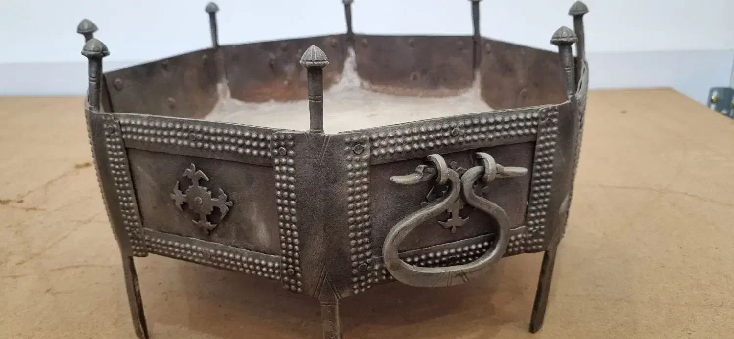 منقل قدیمی و تلویزیون ۳کاره قدیمی|صنایع دستی و سایر لوازم تزئینی|یزد, |دیوار