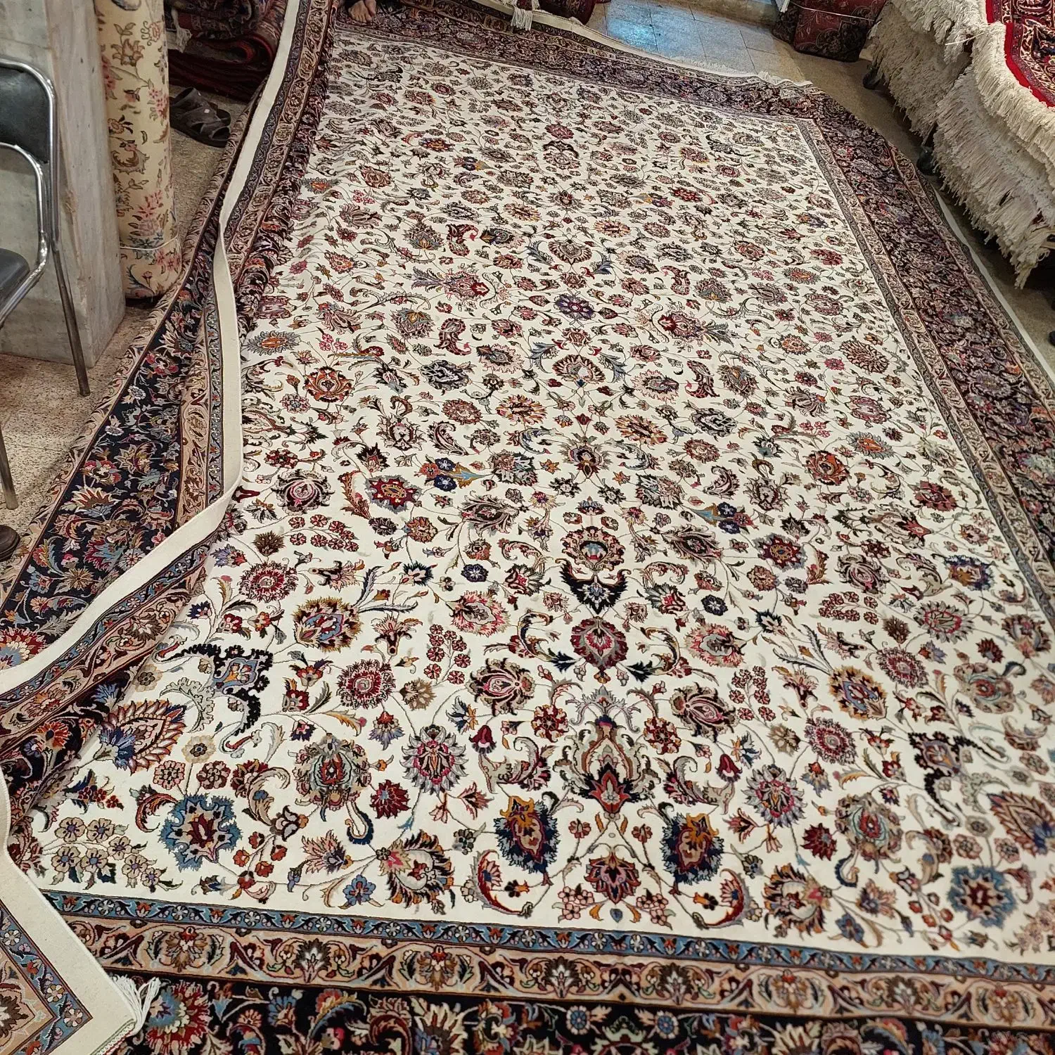 ۴×۶کرم افشان|فرش|مشهد, چهارباغ|دیوار