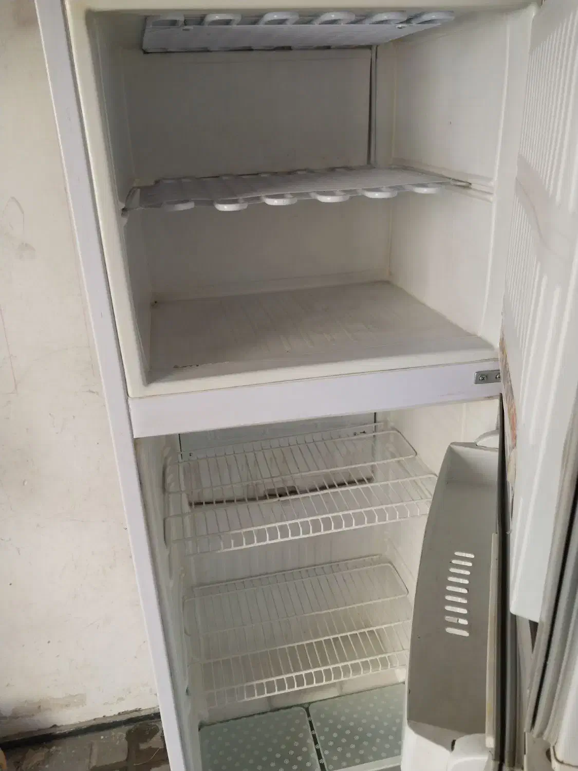 یخچاصندلی گردان کار کرده ۲عدد ۵۰۰هزار تومان|یخچال و فریزر|ری, سیزده آبان|دیوار