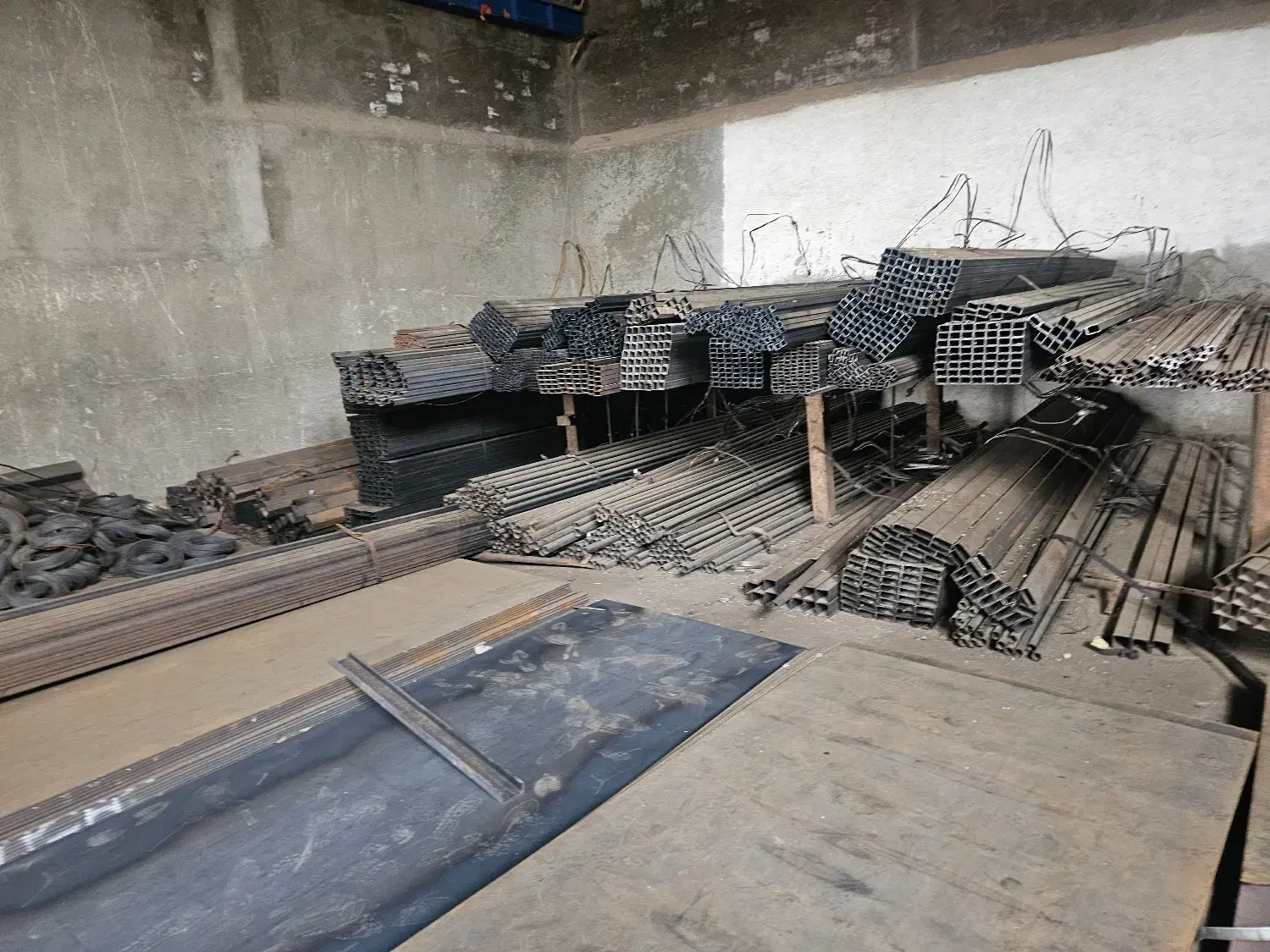 کارگر نیمه فنی نیازمندیم|استخدام صنعتی، فنی، مهندسی|خواف, |دیوار