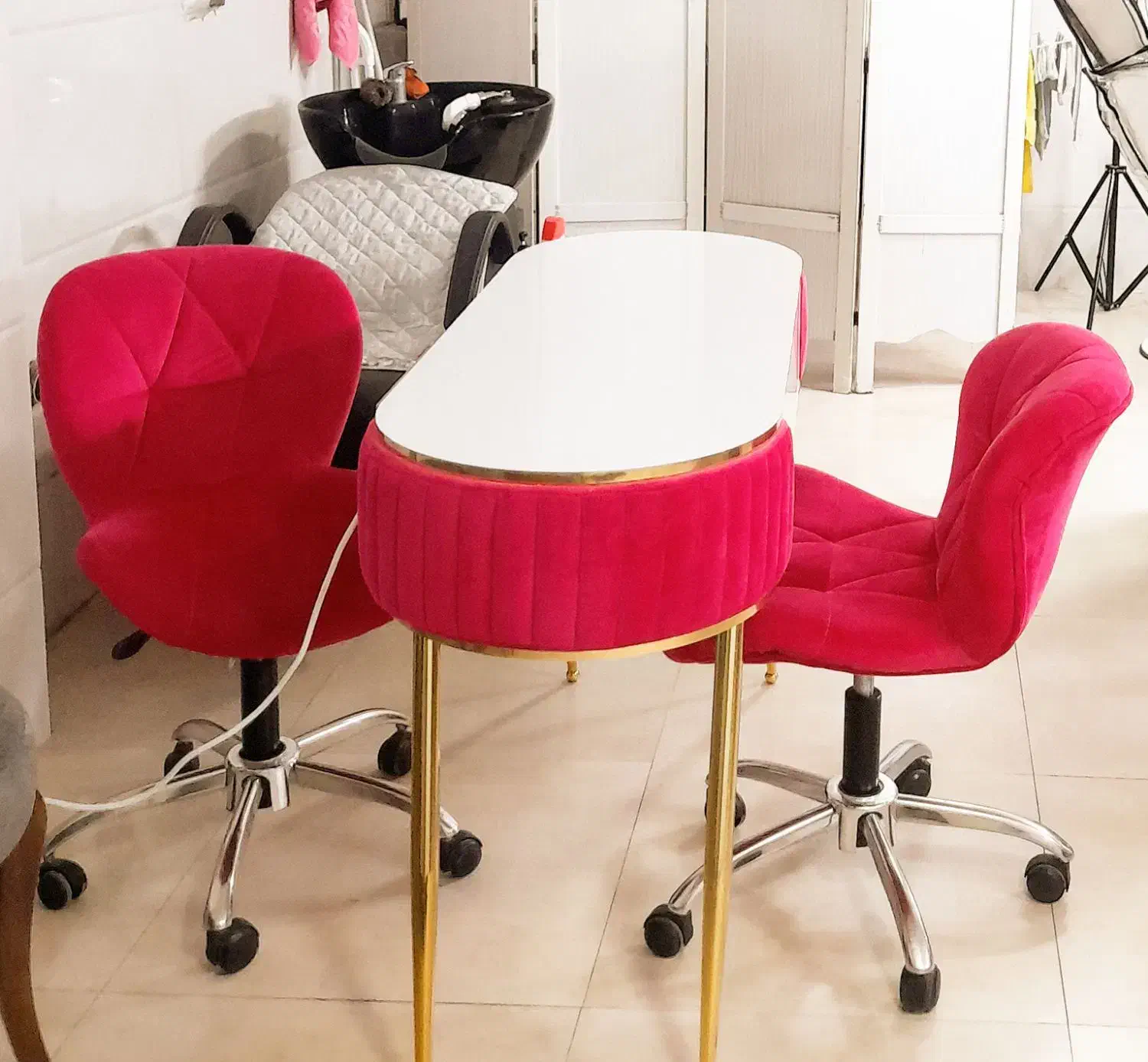 صندلی و میز ناخن .میز و آینه|آرایشگاه و سالنهای زیبایی|لنگرود, |دیوار