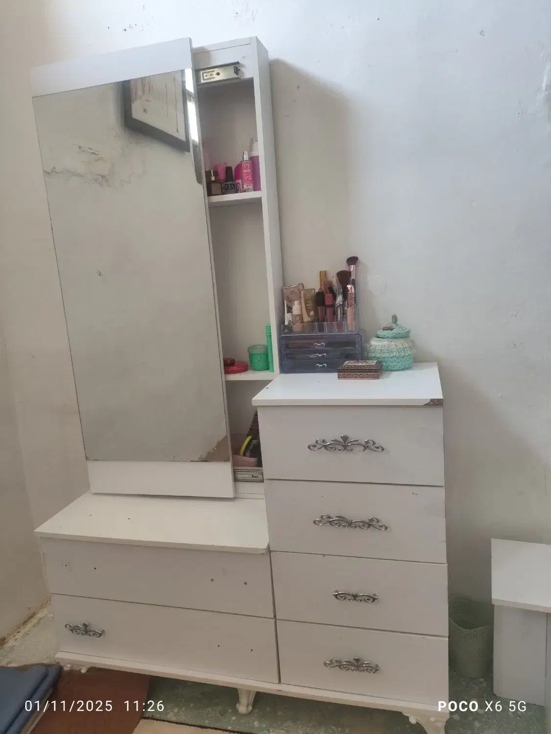 میز آرایشی با صندلی|آرایشگاه و سالنهای زیبایی|اندیمشک, |دیوار