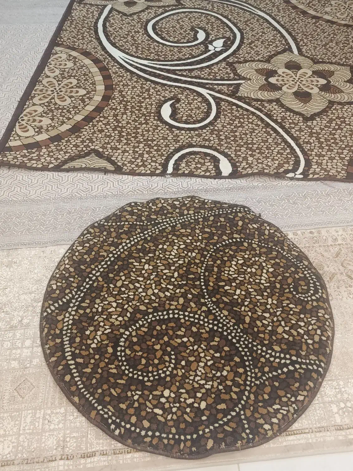 گلیم فرش ۲در ۲ متر با سه عدد پادری یک متری گرد|گلیم، جاجیم، گبه|مهاباد (آذربایجان غربی), |دیوار