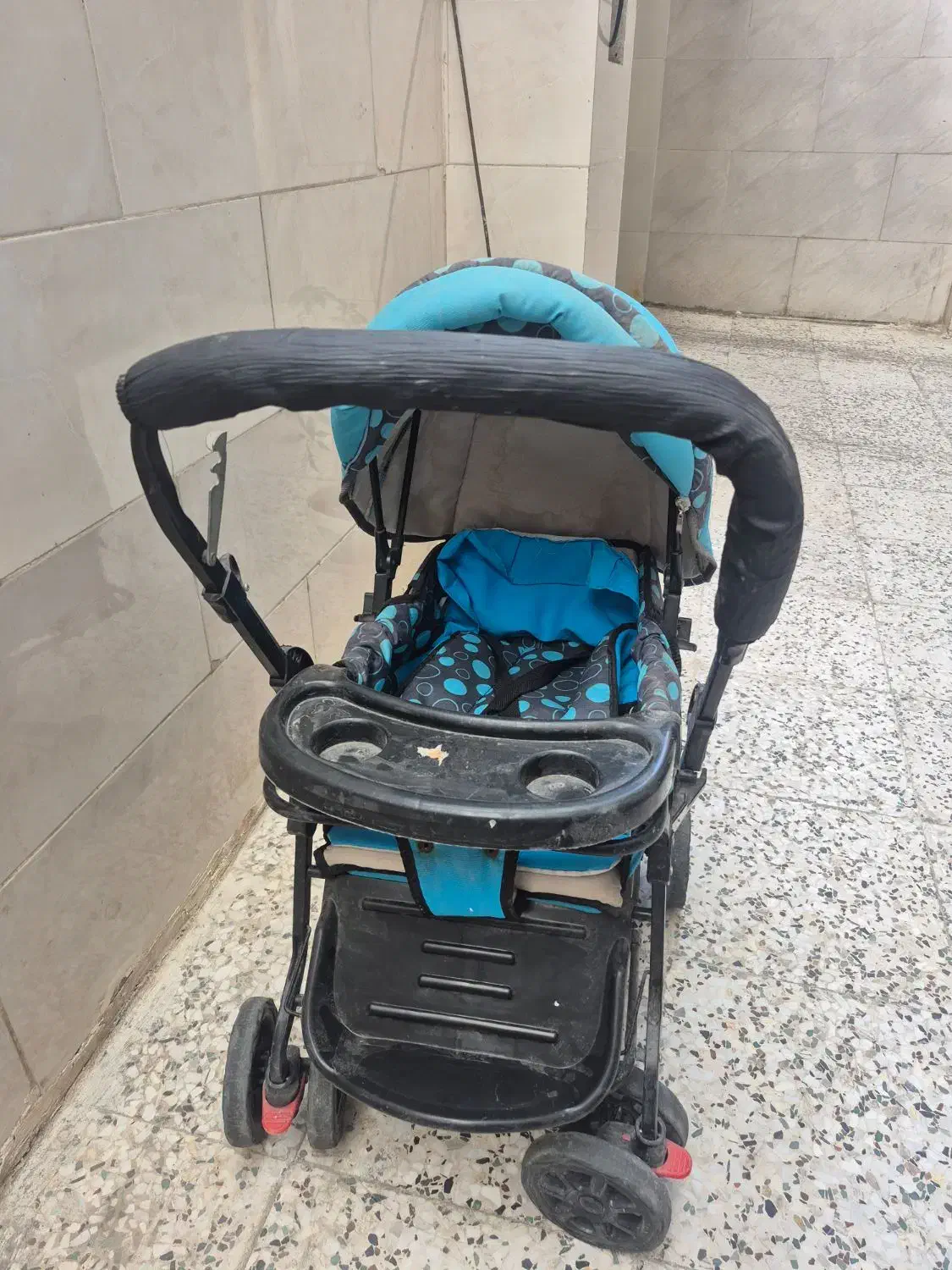 تخت با تشک|کالسکه و لوازم جانبی|بابل, |دیوار