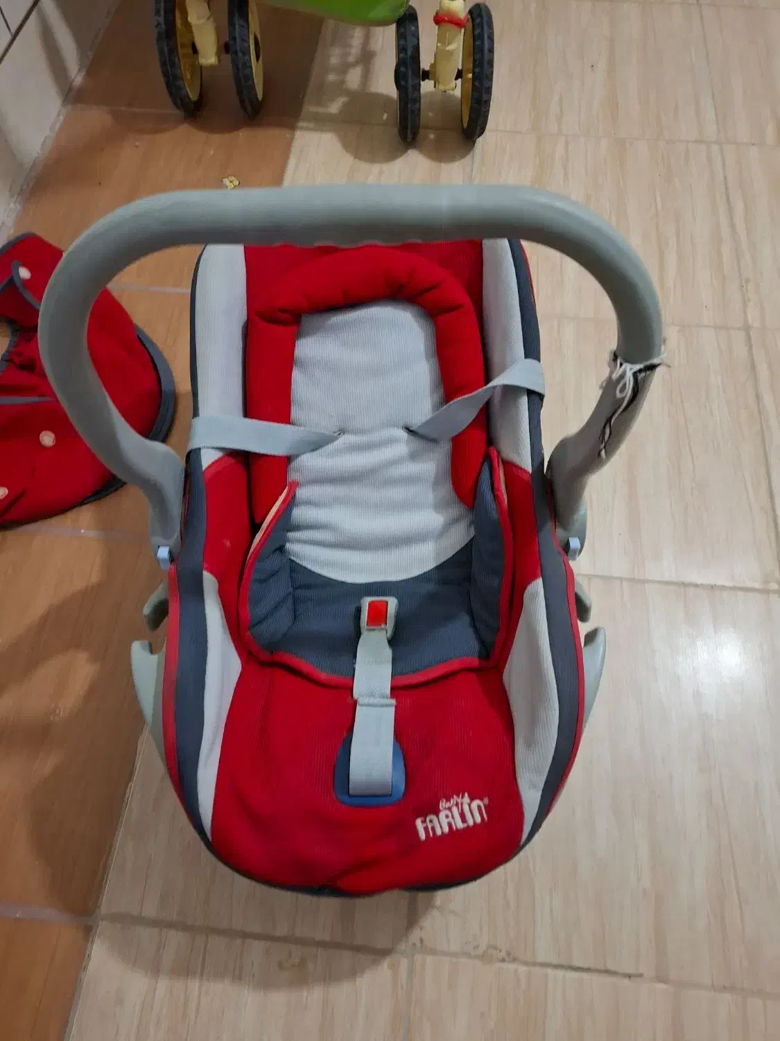 کالسکه و کریر|کالسکه و لوازم جانبی|فولادشهر, فولادشهر|دیوار