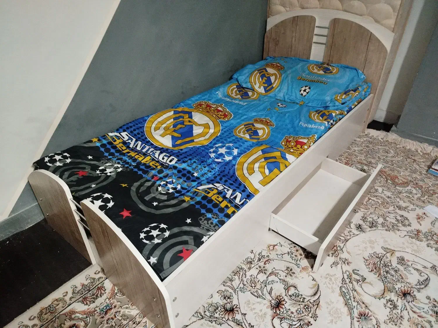 تخت نو جوان|تخت و سرویس خواب|کبودرآهنگ, |دیوار