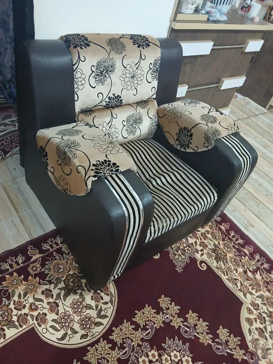 مبل 7نفره کاملا تمیز نو|مبلمان خانگی و میز عسلی|ماسال, |دیوار