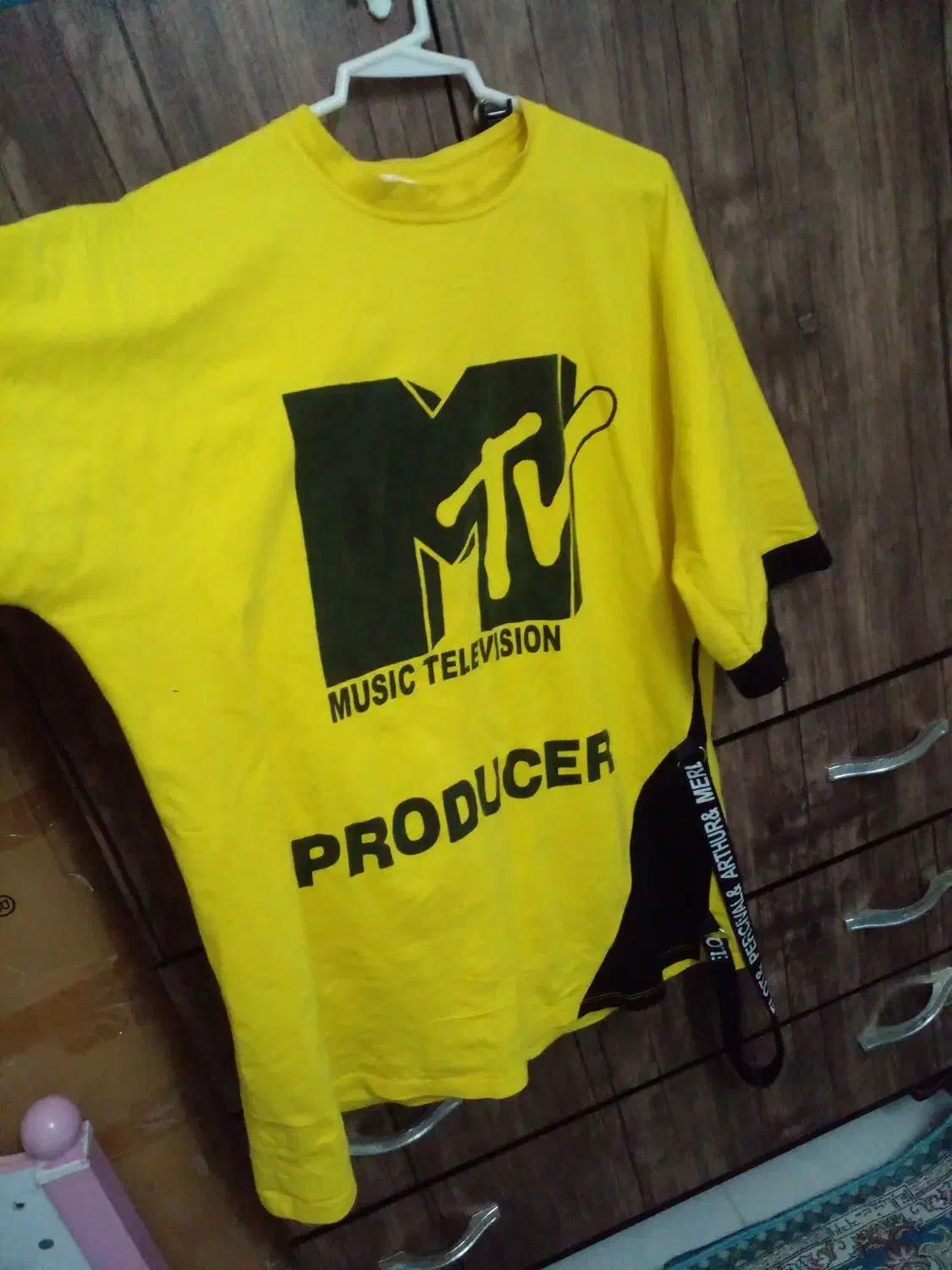 تیشرت لش اسپرت و مانتو|لباس|اندیشه, اندیشه فاز ۱|دیوار