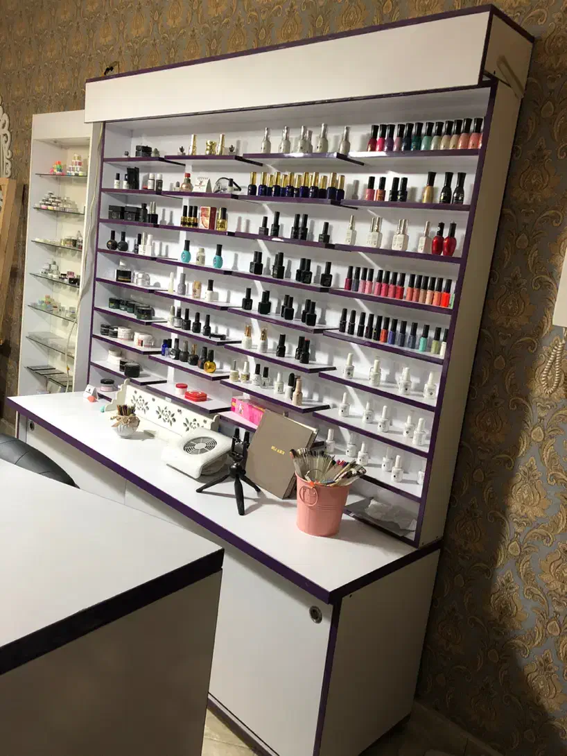 میز ناخن  به همراه کمد و استند و صندلی مژه|آرایشگاه و سالن‌های زیبایی|فردیس, داوری|دیوار