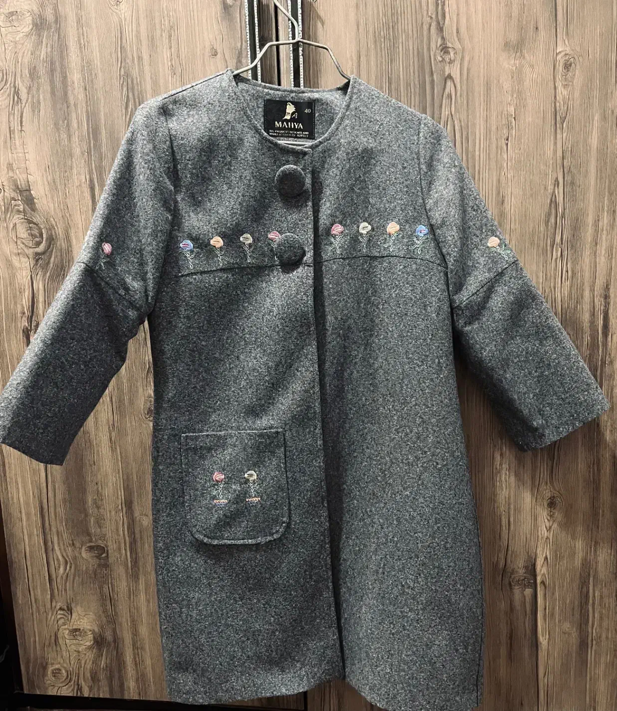 لباس،پالتو|لباس|آستانه اشرفیه, |دیوار