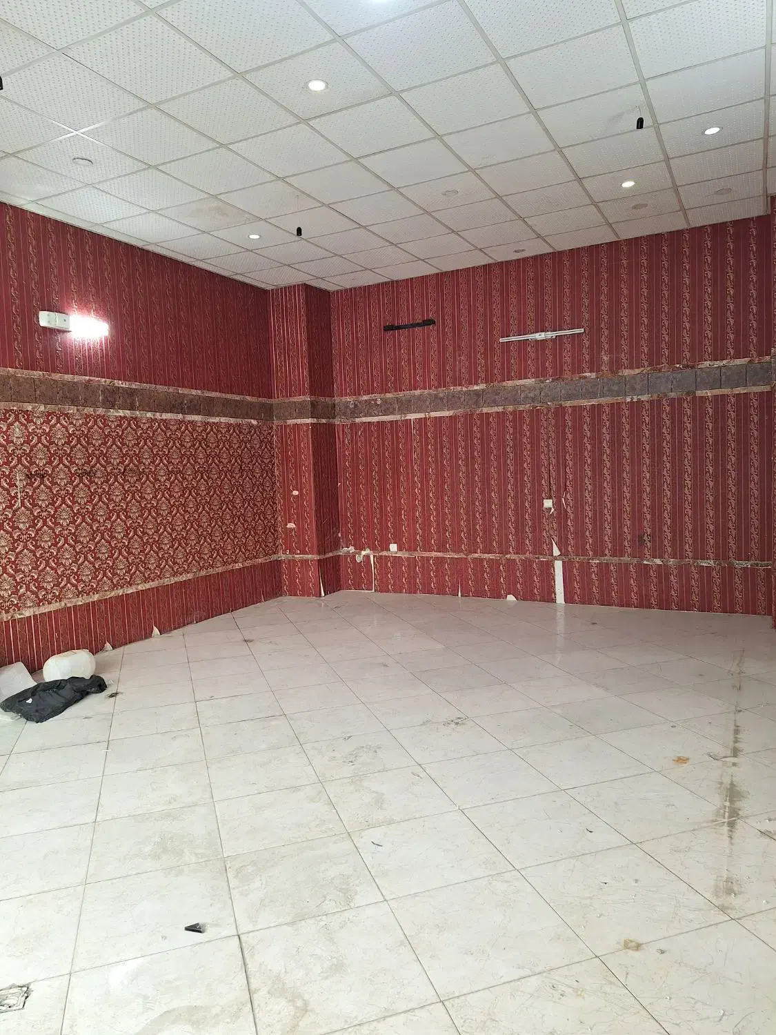 ۵۰ متر تجاری /در بهترین لوکیشن / مجتمع ادارات|اجارهٔ مغازه و غرفه|قرچک, شهرک طلائیه|دیوار