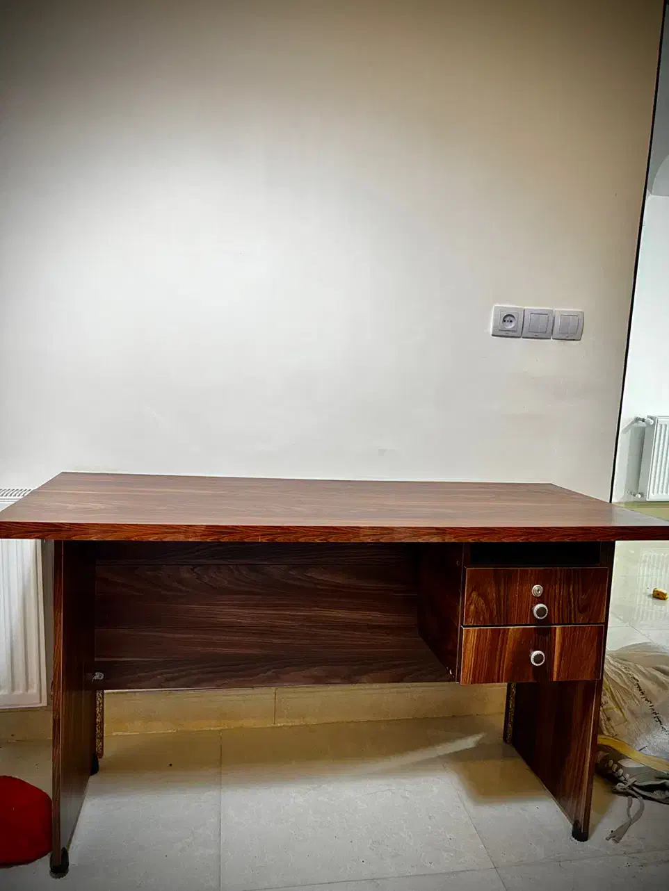 میز طرح چوبی کار کامپیوتر|میز تحریر و کامپیوتر|سیرجان, |دیوار