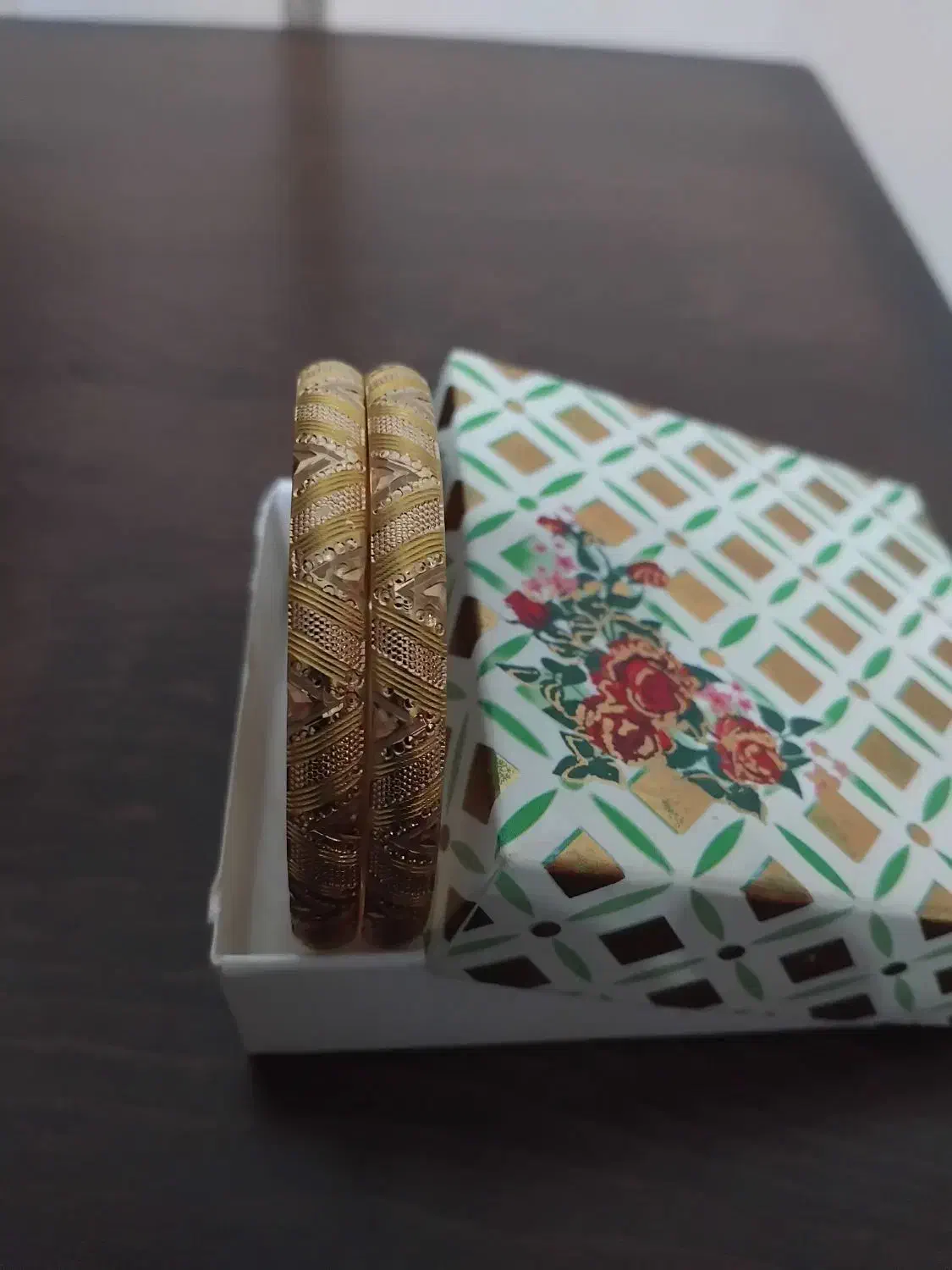 طلا دسته دوم اما دست نکرده|جواهرات|دزپارت, |دیوار