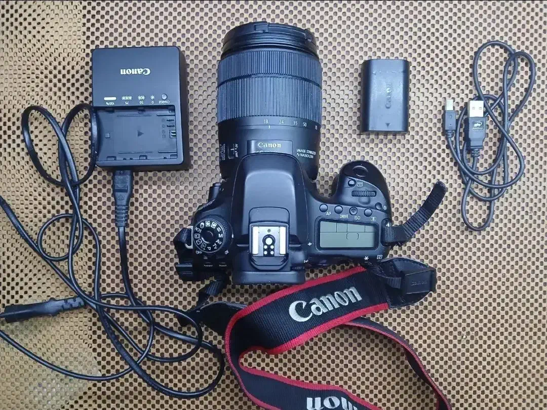 دوربین حرفه ای کنون 80D به همراه لنز 18-135|دوربین عکاسی و فیلم‌برداری|نیشابور, دارایی|دیوار