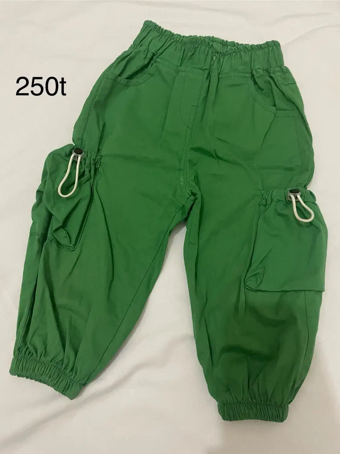 لباس بچگانه‌|کفش و لباس بچه|میانه, |دیوار