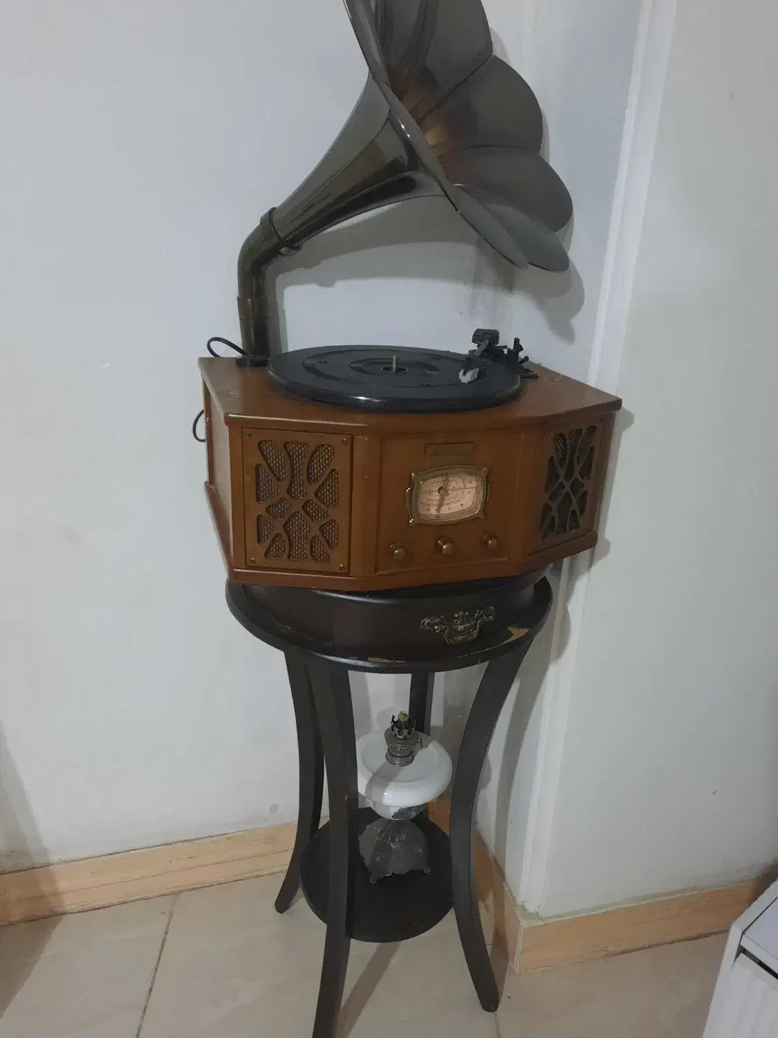 گرامافون به همراه میز|سیستم صوتی خانگی|بابل, |دیوار