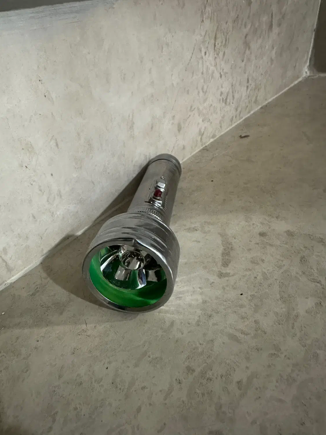 چراغ قوه عتیقه|کلکسیون اشیاء عتیقه|ارومیه, |دیوار